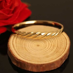 Twisted Radiance Classic Gold-Plated Bangle